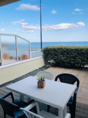 Apartment with beautiful island view and Turpault castle